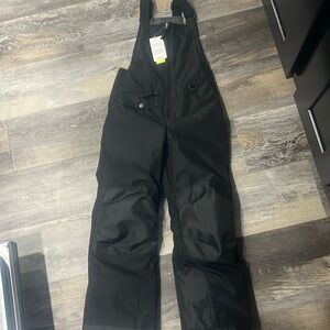 Overall snow pants. Y8
